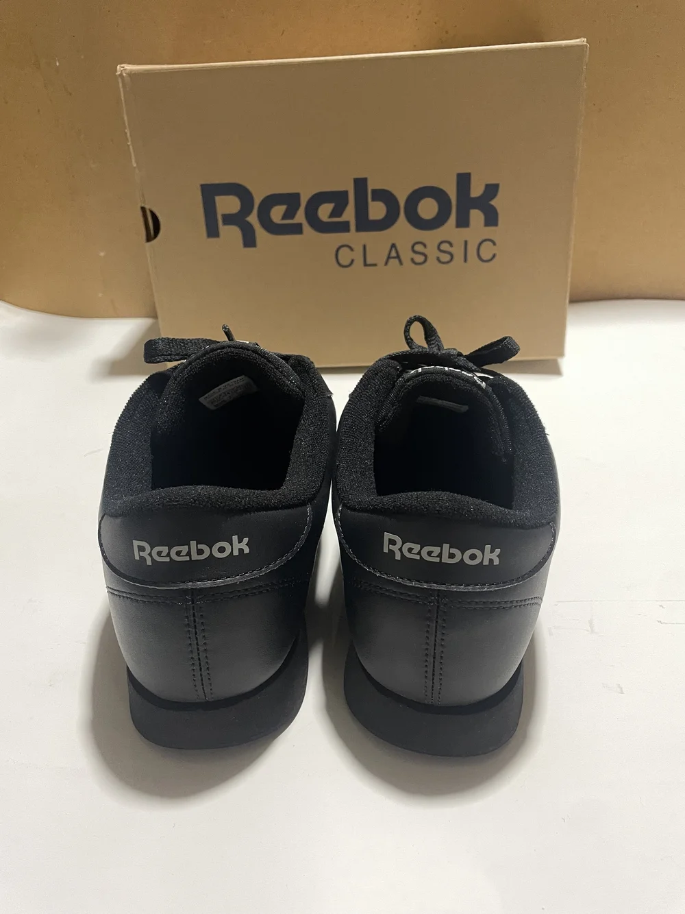 Reebok Classic Princess Womens Black Leather Sneakers Size 10